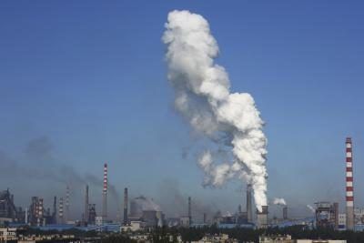 La combustion des combustibles fossiles émet du monoxyde de carbone et d'oxyde de soufre.