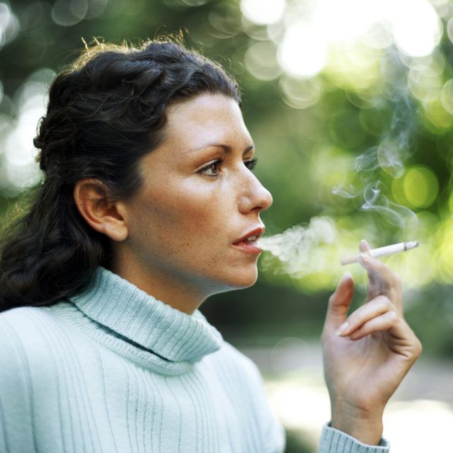 Les toxines de fumer peuvent être retirés en buvant du thé de désintoxication.