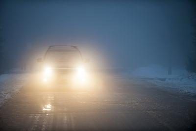 En cas de brouillard, feux de route peuvent réfléchir la lumière vers vous.