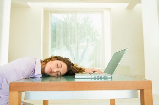 En regardant les écrans peut empêcher le sommeil.