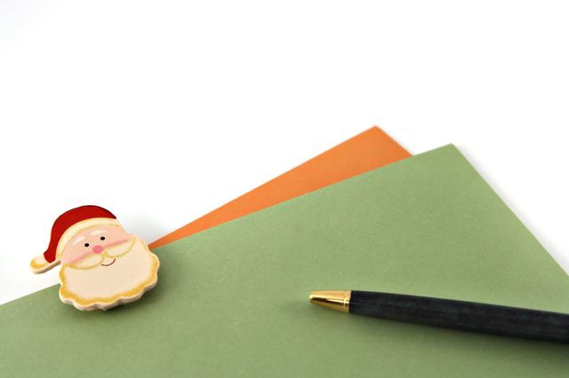 Déguisez votre écriture dans votre lettre de réponse du Père Noël.