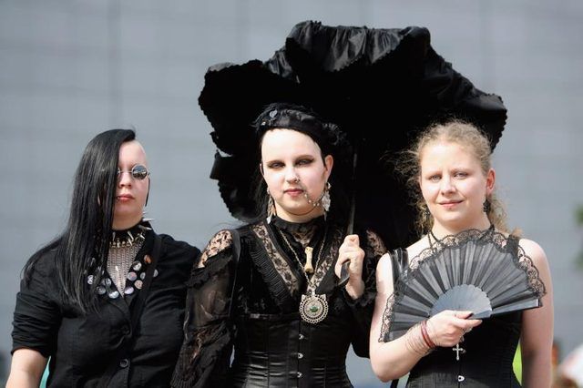 Jeunes peole assister à un festival Goth