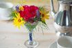 Comment faire un arrangement de fleurs dans un vase en verre de Martini