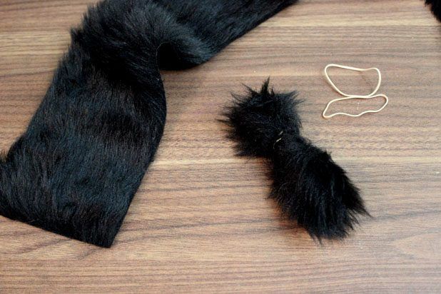 Faire la chauve-souris's body out of faux fur