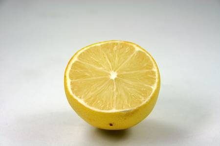 Presser le jus de citron