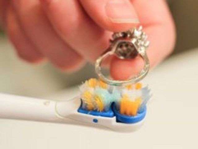 Comment utiliser un dentifrice pour nettoyer les bijoux en argent