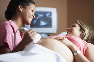 Lipanthyl provoque des dommages au foetus de sorte qu'il est rarement prescrit aux femmes enceintes.