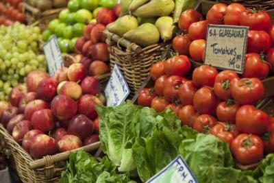 Les critiques gastronomiques peuvent aussi examiner des stands de nourriture et agriculteur's markets.