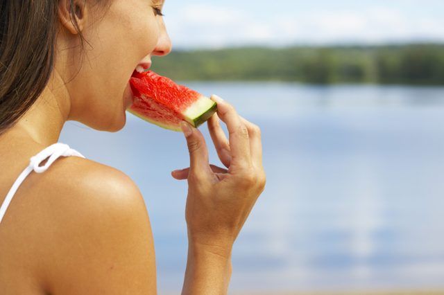 Manger des fruits et légumes est recommandée pour, alimentation saine et équilibrée.