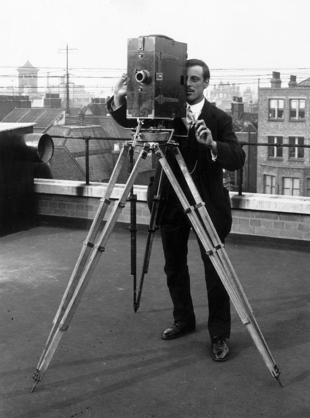 Une caméra kinétographe, Juillet 1, 1912