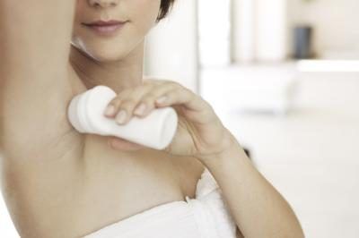 Utilisez déodorant avant de porter une robe bustier.