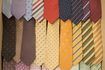 Cravates viennent dans de nombreux modèles et de couleurs différentes.