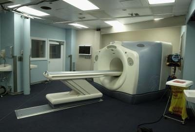 Machine IRM dans la chambre