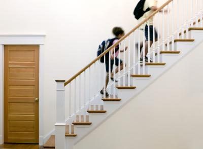 Rampes offrent une sécurité dans les escaliers.