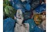 Les sacs en plastique fabriqués à partir de matériaux à base de pétrole produits chimiques toxiques de lixiviation dans les eaux souterraines.