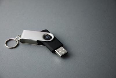 Certains lecteurs USB offrent la flexibilité d'attacher une boucle de porte-clés autour d'eux pour la mobilité.