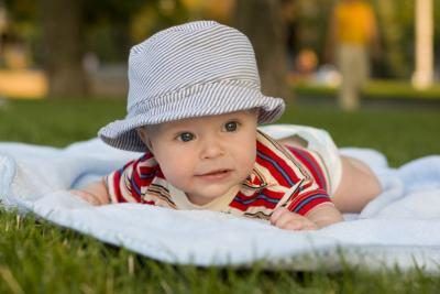 Chapeaux de soleil peuvent être une aide dans les mois d'été ou les climats chauds.
