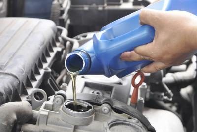 La plupart des techniciens de lubrification sont compétents dans leur domaine avant d'acquérir leur premier emploi.