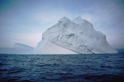 Le réchauffement climatique est à l'origine icebergs à fondre.