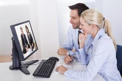 Représentants des ventes à l'intérieur interagissent généralement avec le client par téléphone, e-mail et web conférence.