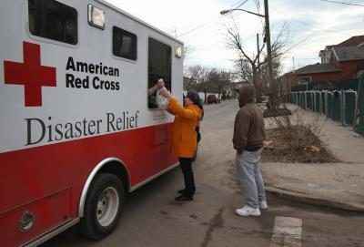 Croix-Rouge en cas de catastrophe camion américain