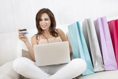 Marketing numérique à élaborer des programmes de e-commerce pour faire du shopping en ligne facile pour les visiteurs.