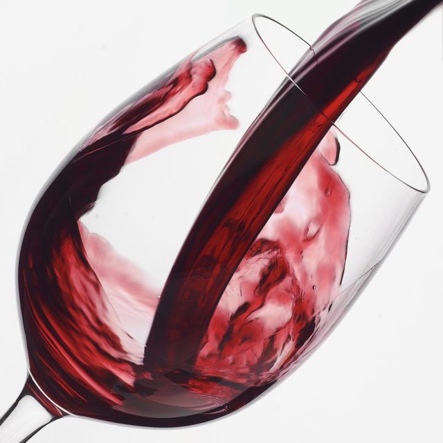 Inhibitions inférieures avec un verre ou deux de vin rouge.