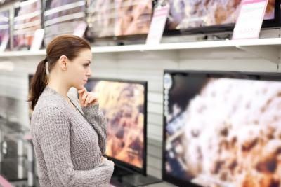 Woman shopping pour télévision grand écran