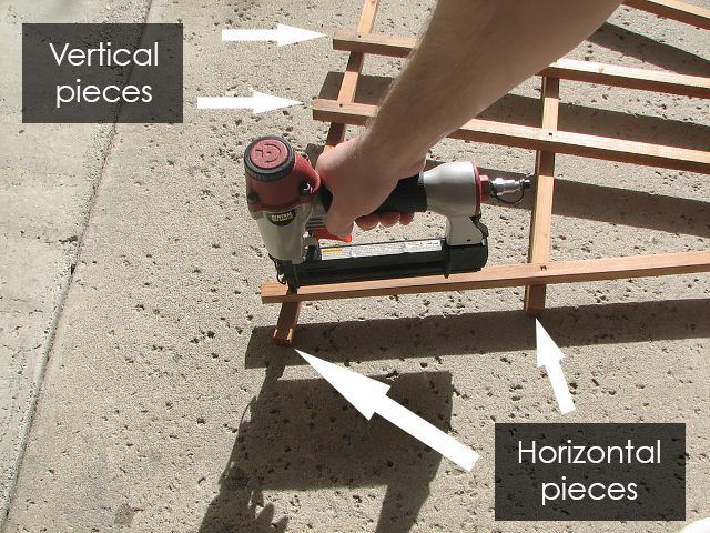 Couper les pièces horizontales et verticales pour le treillis.
