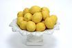 L'acide citrique dans les citrons contribue à briser les taches de calcium.
