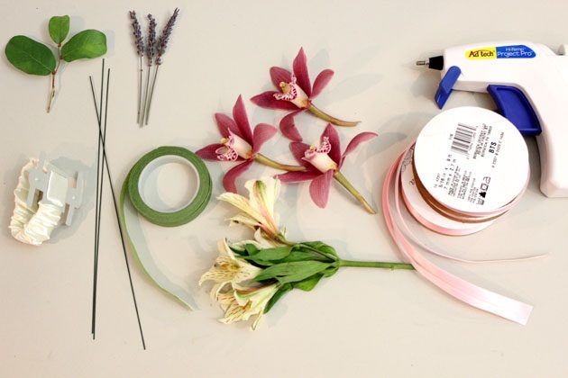 Floral télégraphique, bande et bracelets ÉLASTIQUES is available sur l'allée d'alimentation floral de magasins d'artisanat.