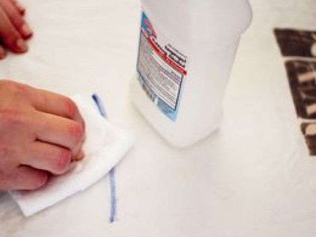 Comment faire pour supprimer marqueur effaçable à sec des vêtements