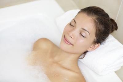 Les avantages pour la santé mentale de détente dans un bain