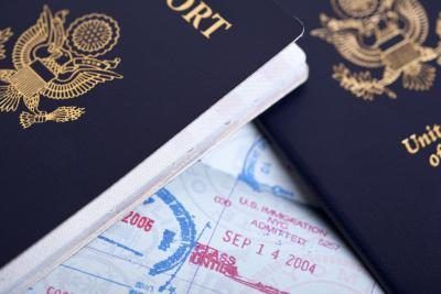 Passeport américain et un visa timbre