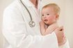 Bébés de moins de trois mois devraient voir un pédiatre au premier signe d'un rhume ou d'une maladie