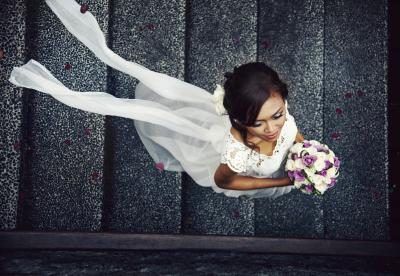 Vue aérienne d'une jeune mariée.