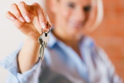 Un assistant de gestionnaire des biens aide les gestionnaires de propriété fonctionnent complexes d'appartements.