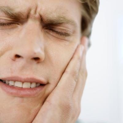 Les dents de sagesse sont le dernier de vos dents en éruption, et peuvent causer de la douleur pour de nombreuses raisons.