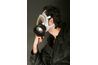 Masques à gaz modernes peuvent avoir de grandes zones de l'oeil grâce à plastique polycarbonate.