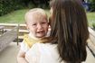 Pleurs inconsolables et irritabilité sont fréquents que le bébé se débat avec la douleur d'estomac