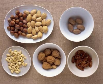 Plusieurs variétés de noix sont affichés.