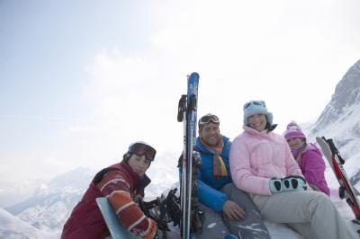 Rappelez-vous que même si elle est une journée relativement ensoleillée, ne participent pas à des sports de neige sans porter de ski ou de pantalon de neige en plein air spéciaux.