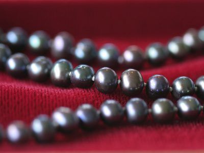 Les perles noires peuvent symboliser l'amour éternel.