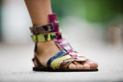 Sandales peuvent être très à la mode.