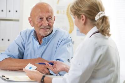 Obtenir des examens médicaux sont régulièrement important de diagnostiquer l'hypertension tôt.