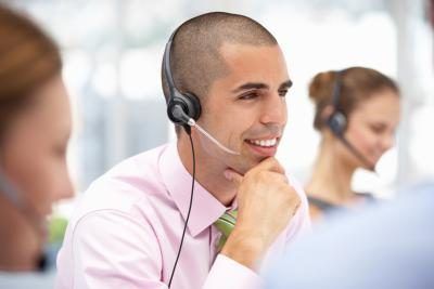 Agents de centres d'appels font généralement entre $ 8,68 à $ 9,74 par heure.
