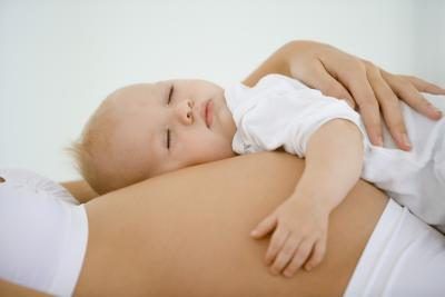 Les femmes et les bébés enceintes devraient éviter toute personne ayant une flambée de bardeaux active.