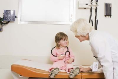 Contrôle de la pression artérielle annuelles sont importantes pour les enfants.