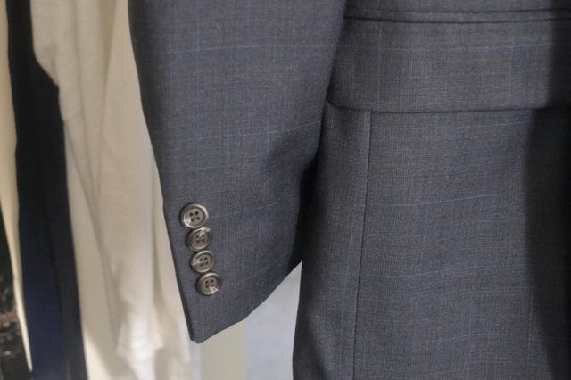 Pourquoi les hommes's Suits Have Buttons on the Sleeves?